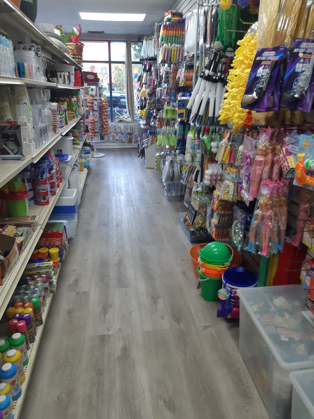Kensington Dollar Store | 305 10 St NW, Calgary, AB T2N 1V5, Canada | Phone: (403) 283-2266