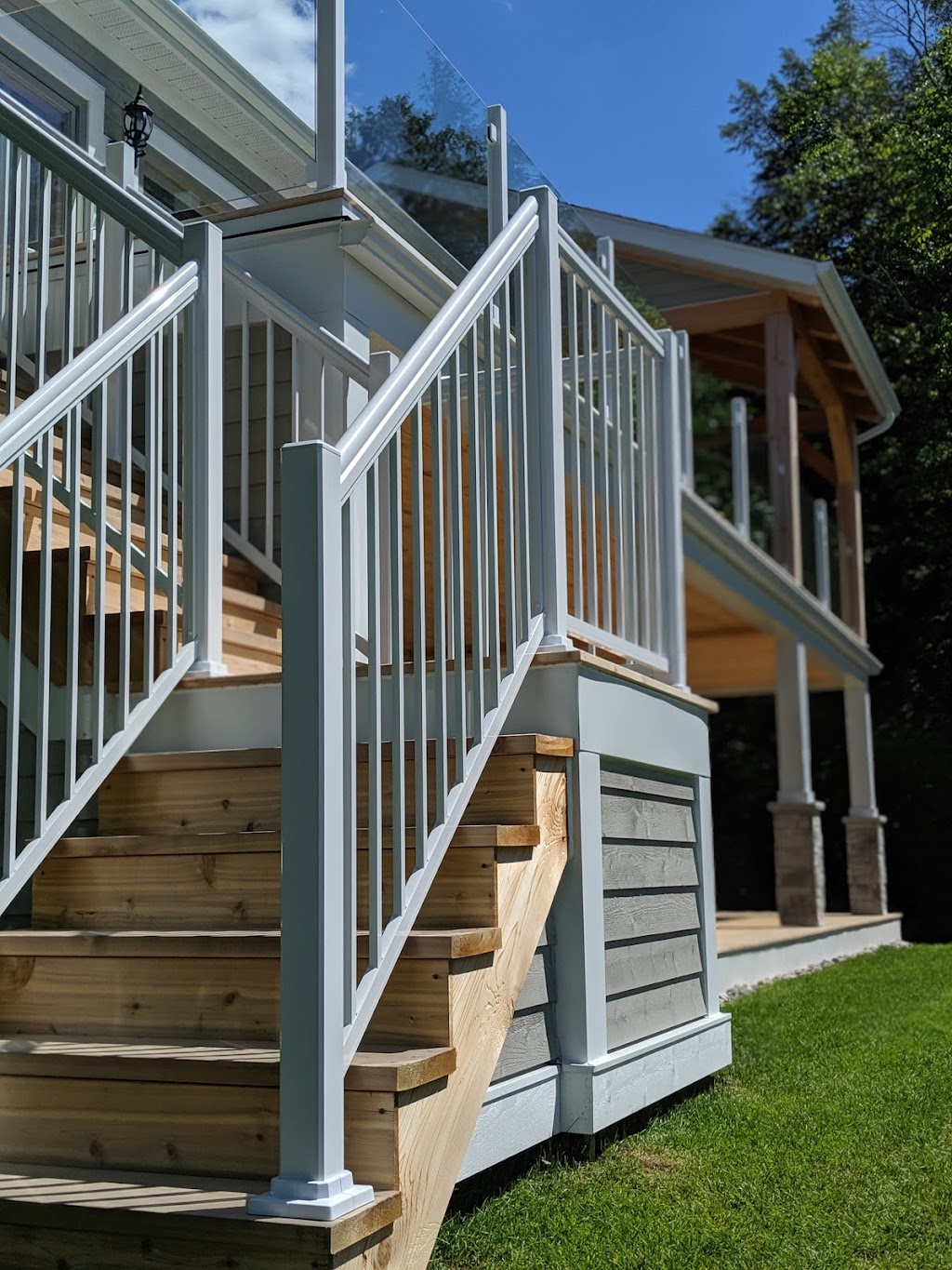 Construction Memphré - Maisons de prestige performantes | 17 Rue Jacinthe, Sainte-Catherine-de-Hatley, QC J0B 1W0, Canada | Phone: (819) 238-3240