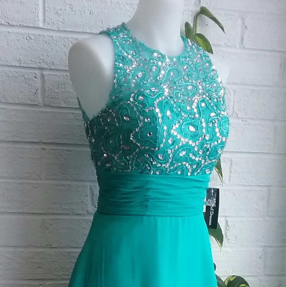 Elegant Dresses | 5-639 Southdale Rd E, London, ON N6E 3M2, Canada | Phone: (519) 204-2116