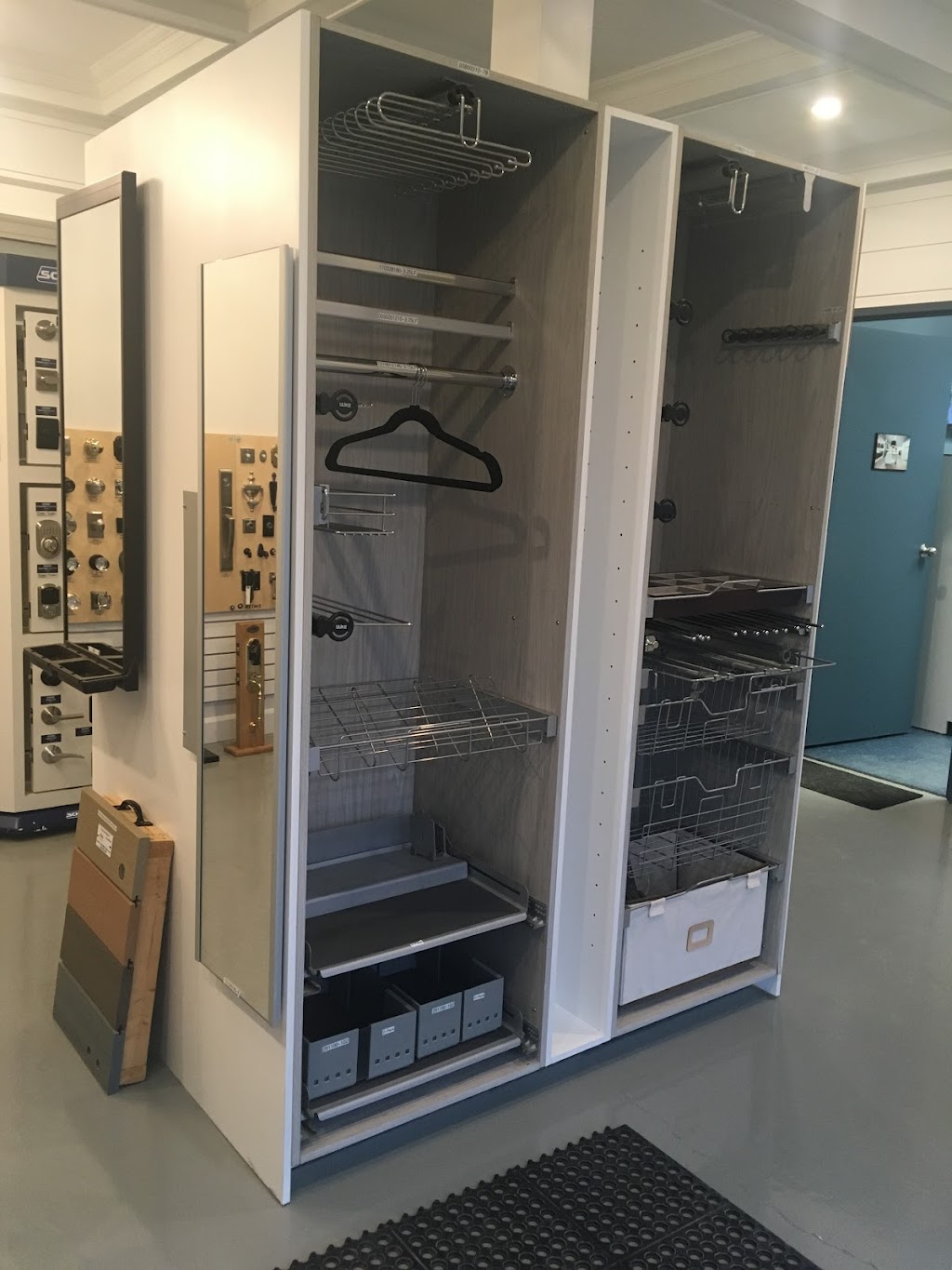 Trim It All Inc | 1550 Liverpool Ct Bay 4, Ottawa, ON K1B 4L2, Canada | Phone: (613) 742-8888