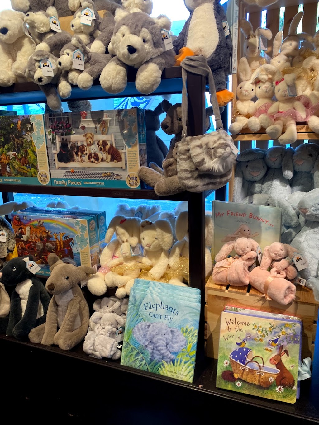 The Gallery & Gift Shop | 9737 Chemainus Rd, Chemainus, BC V0R 1K0, Canada | Phone: (250) 246-9132
