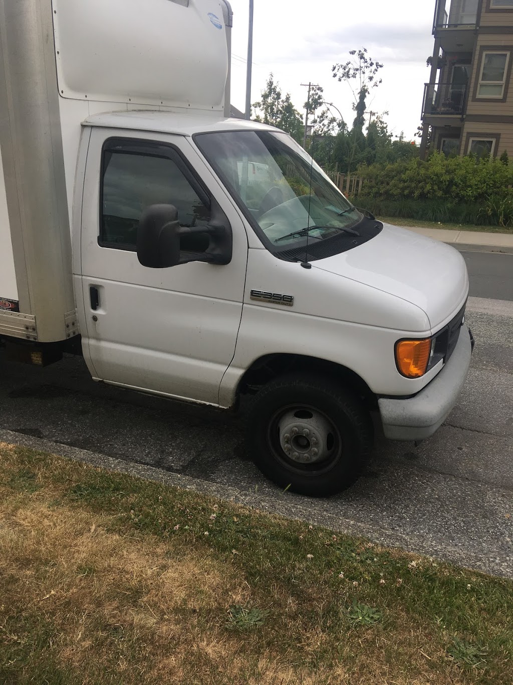 Jousf junk removal & moving | 6751 Riverdale Dr, Richmond, BC V7C 2G3, Canada | Phone: (604) 700-1700