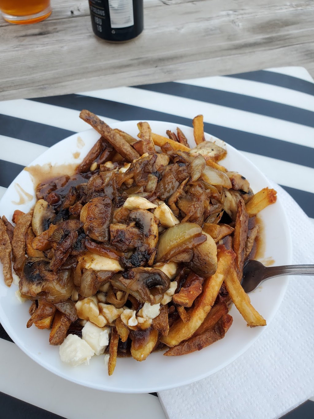 HIPPI POUTINE ST HYACINTHE | 2040 des, Rue Des Cascades O, Saint-Hyacinthe, QC J2S 3J6, Canada | Phone: (450) 771-2562