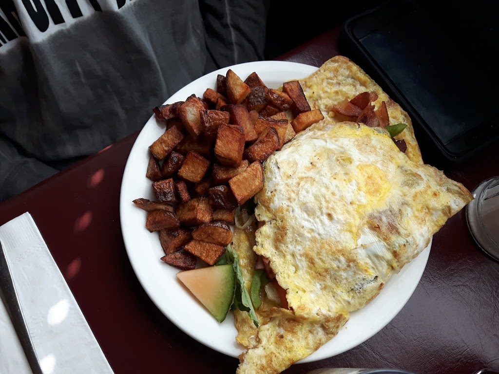Robins Nest Cafe | 331 Railway Ave E, Vanscoy, SK S0L 3J0, Canada | Phone: (306) 931-6996