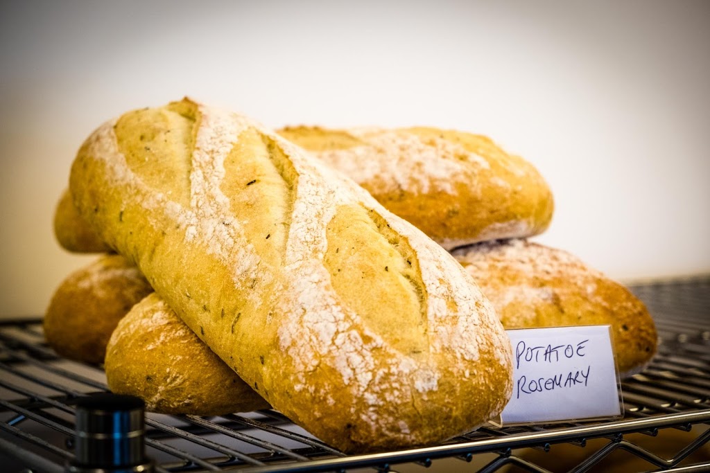 Bobcaygeon Bakery | 9 King St E, Bobcaygeon, ON K0M 1A0, Canada | Phone: (705) 731-0015