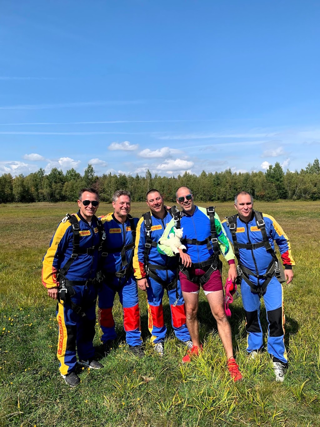 Parachutisme Adrénaline Saint-Jérôme | 881 Rue Lamontagne, Saint-Jérôme, QC J5L 1T8, Canada | Phone: (450) 438-0855