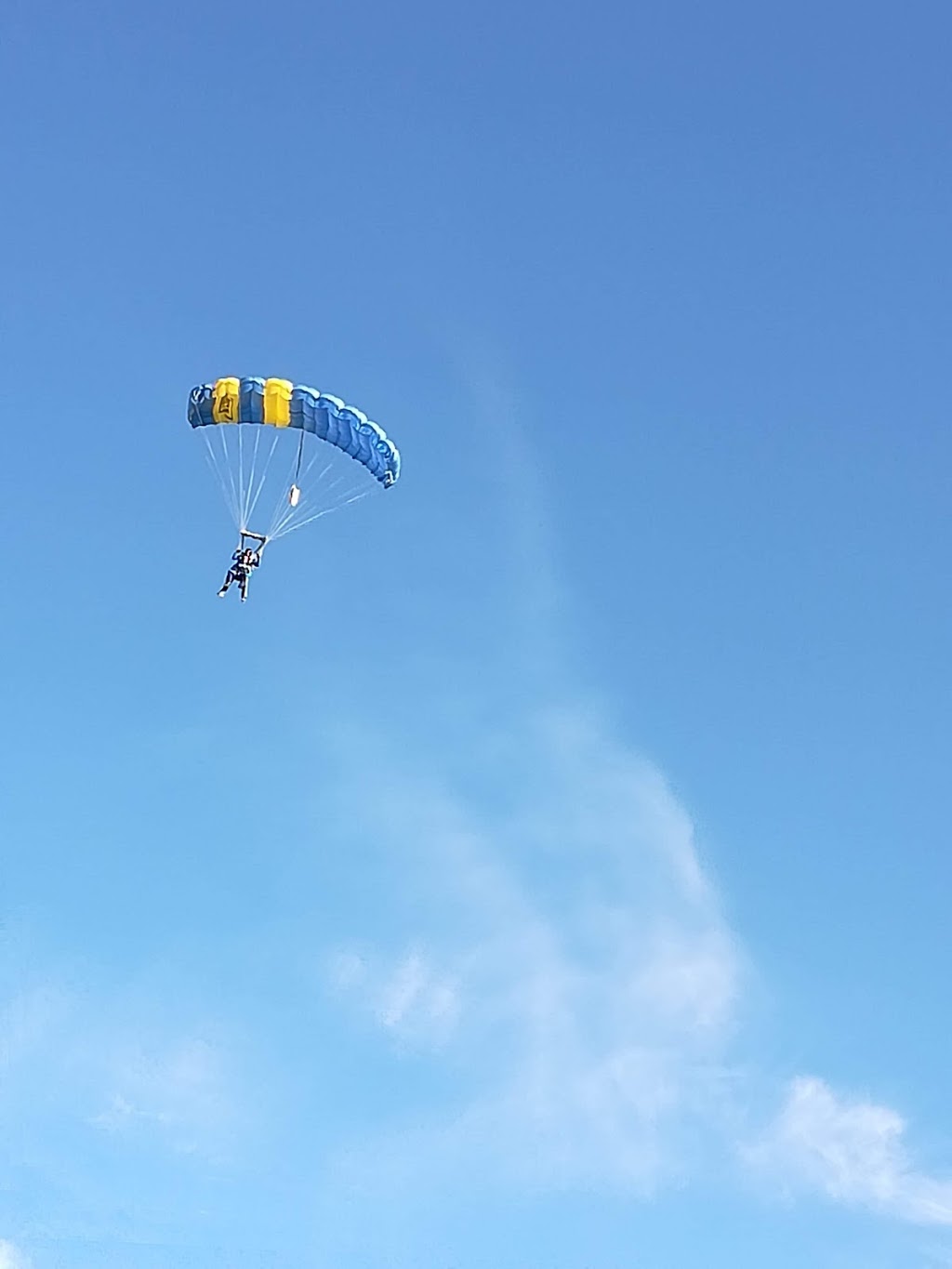 Parachutisme Atmosphair | 438 Chemin Ville-Marie, Pintendre, QC G6C 1B5, Canada | Phone: (418) 834-7272