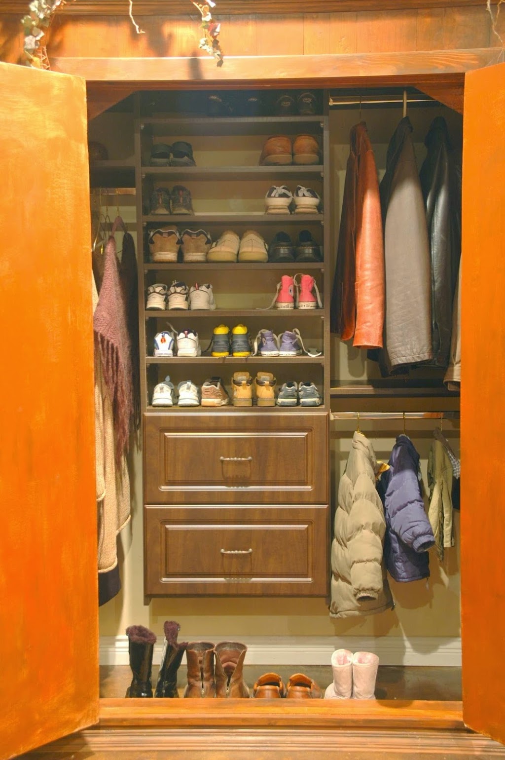 Metropolitan Closets | 2821 Murray St, Port Moody, BC V3H 1X3, Canada | Phone: (604) 725-2245
