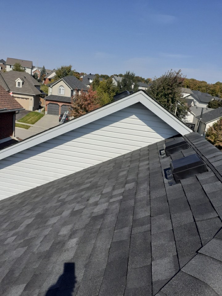 All Season Roofing, Orangeville: Roof Repair and maintenance | 388 Marshall Crescent, Orangeville, ON L9W 4W5, Canada | Phone: (647) 703-3493