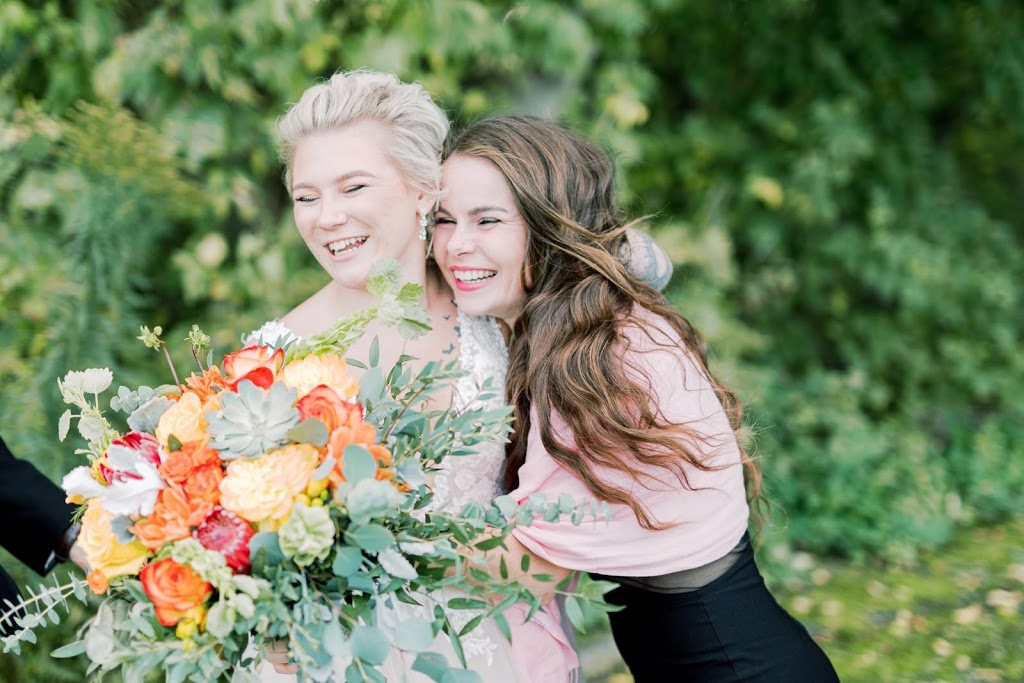 Magna Arnott Photography - Collingwood Wedding Photographer | 6 Woods Dr, Elmvale, ON L0L 1P0, Canada | Phone: (705) 627-3662