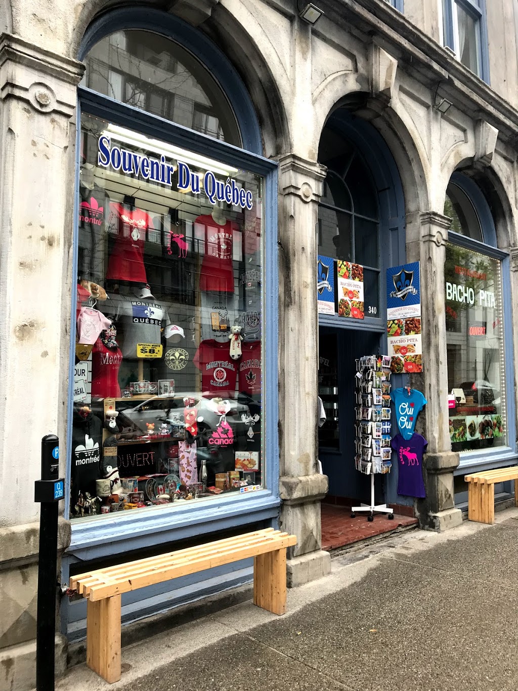 Souvenir du Québec | 344 Rue Notre-Dame Est, Montréal, QC H2Y 1C7, Canada | Phone: (514) 895-0746