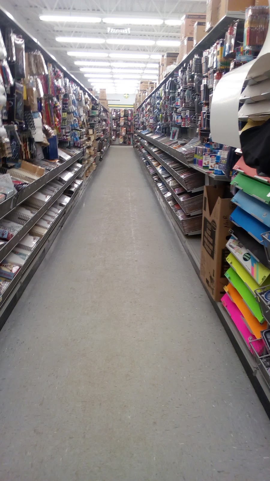Dollarama | 2485 Boul Sainte-Anne, Chemin de la Canardière, Québec, QC G1J 1Y4, Canada | Phone: (418) 666-4348