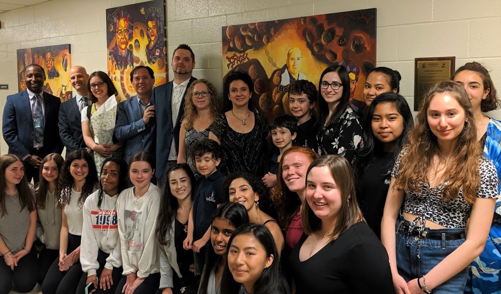 École secondaire catholique Monseigneur-De-Charbonnel | 110 Drewry Ave, North York, ON M2M 1C8, Canada | Phone: (416) 393-5537