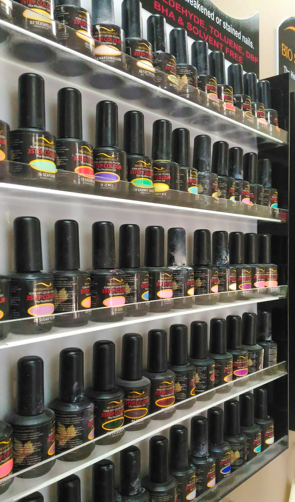 Ongles Spa Chantal | 5785 Boulevard des Laurentides, Laval, QC H7K 2K5, Canada | Phone: (450) 937-5784