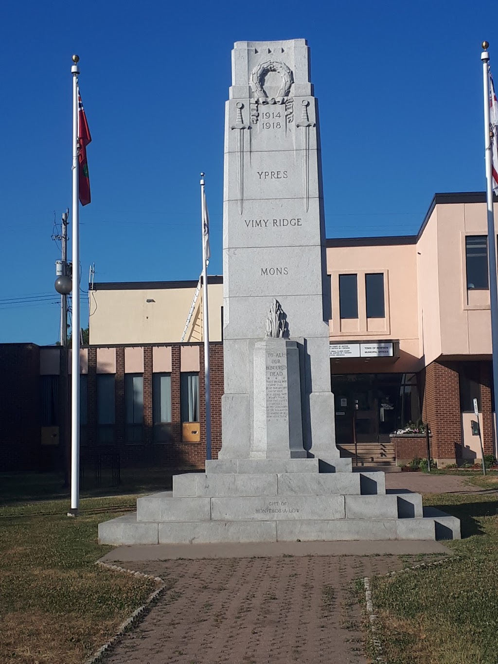 Town Hall | 127 Raglan St S, Renfrew, ON K7V 4M3, Canada | Phone: (613) 432-4848