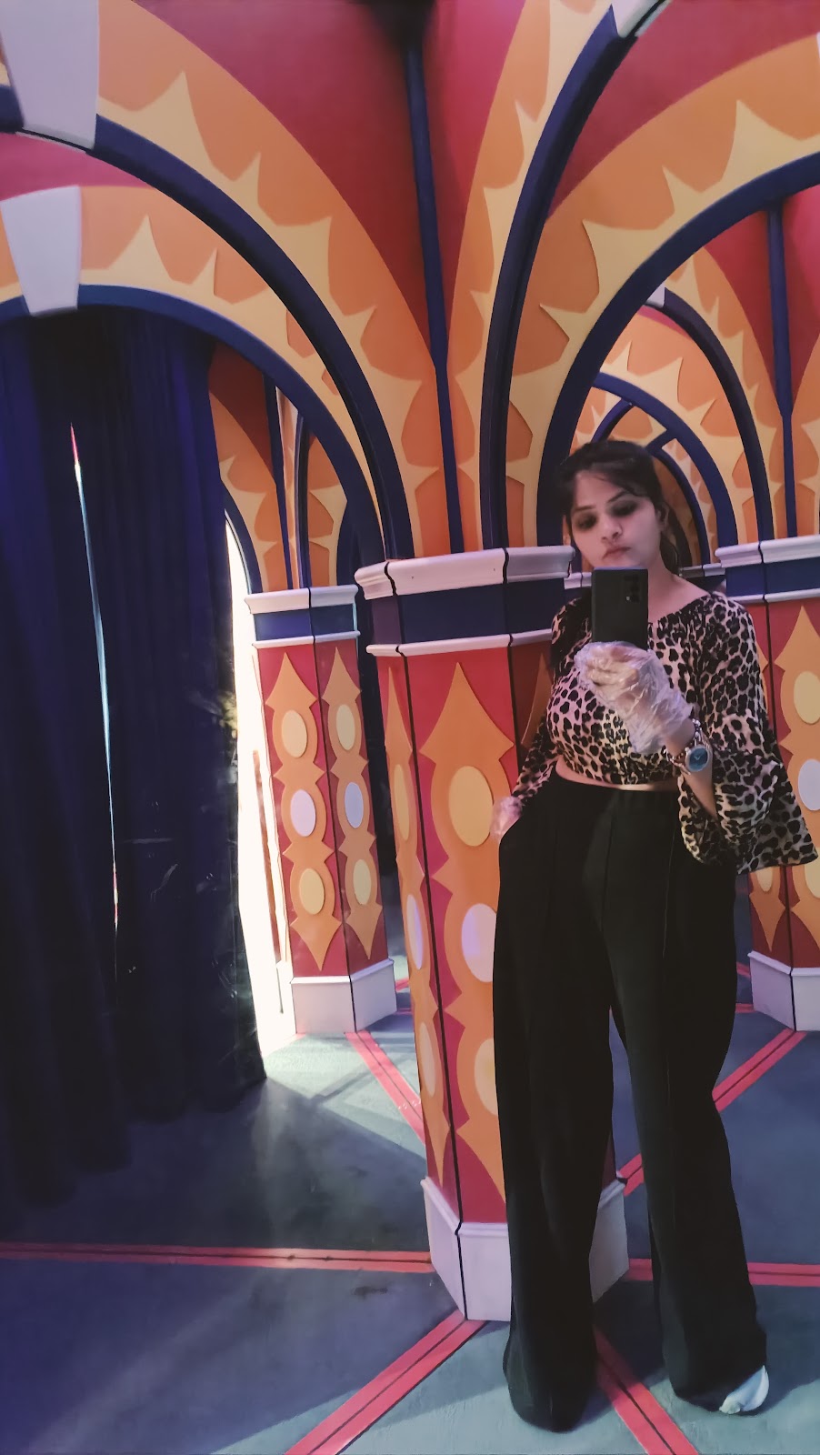 Big Top Amazing Mirror & Laser Maze 4943 Clifton Hill, Niagara Falls