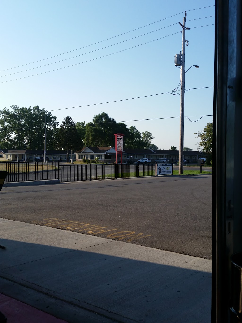 Palace Inn Motel | 1665 London Line, Sarnia, ON N7W 1B1, Canada | Phone: (519) 542-7716