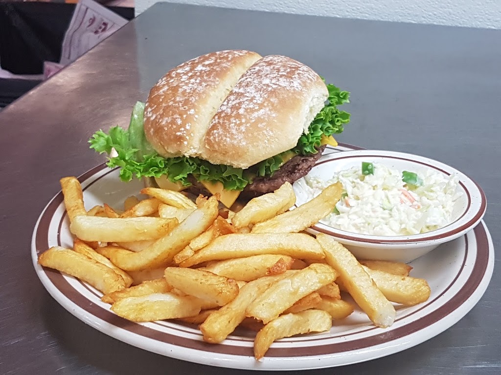 Little Beaver Restaurant | 9909 Glendon Dr, Komoka, ON N0L 1R0, Canada | Phone: (519) 471-1200