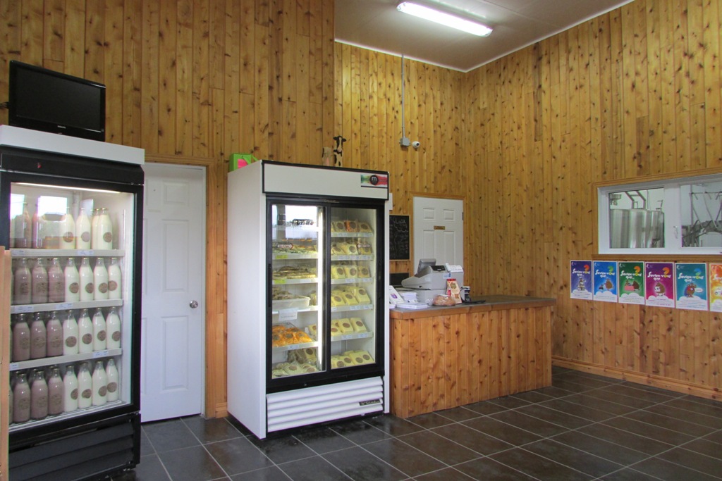 Ferme Vallée Verte - Fromagerie et produits laitiers frais | 180 Rang Guillaume Tell, Saint-Jean-de-Matha, QC J0K, Canada | Phone: (450) 886-2288
