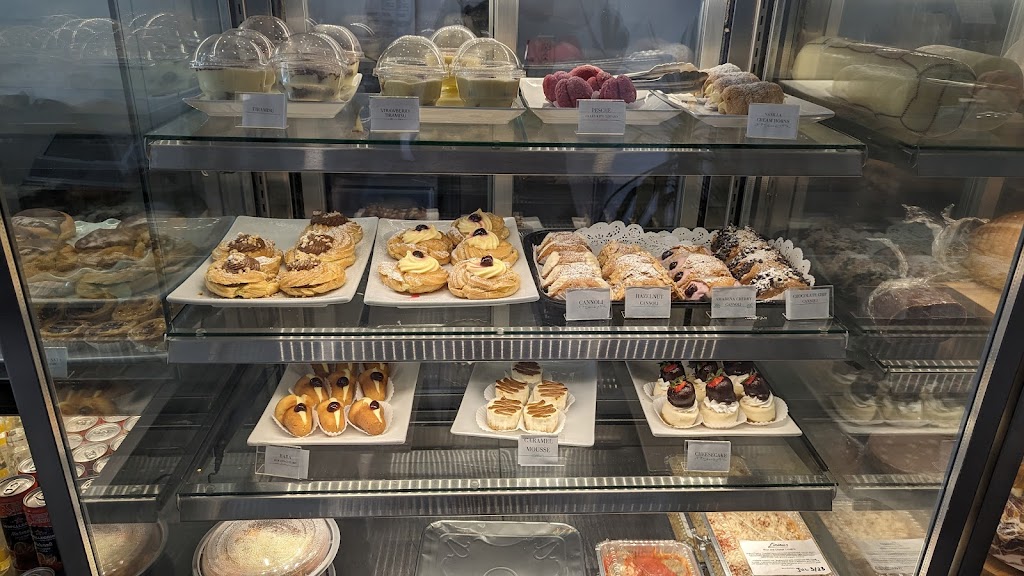 Licious Italian Bakery Cafe | 490 Mapleview Dr W, Barrie, ON L4N 6C3, Canada | Phone: (705) 252-0221