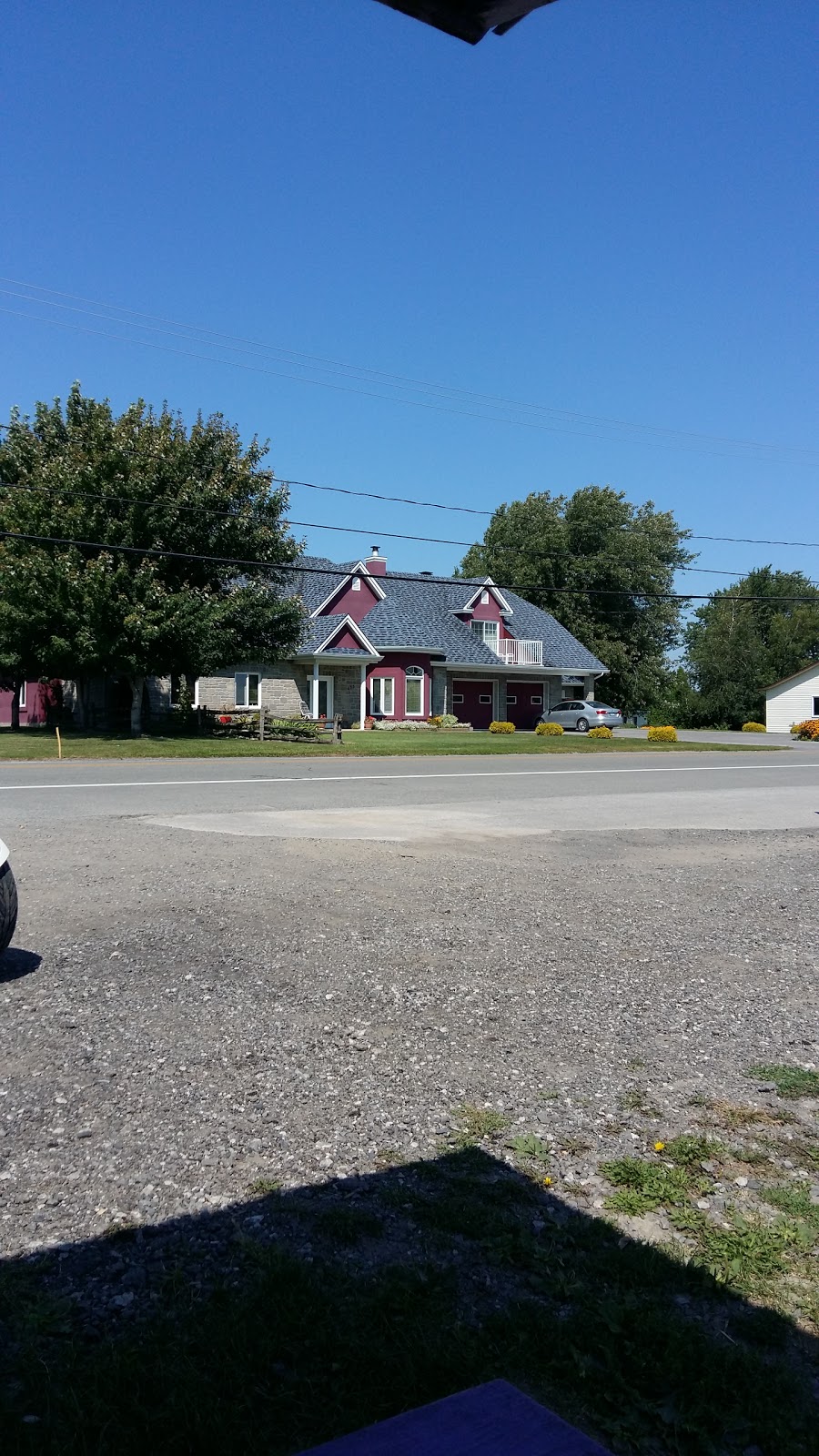 Iris Du fleuve | 472 Rue Notre-Dame, Saint-Sulpice, QC J5W 3X4, Canada