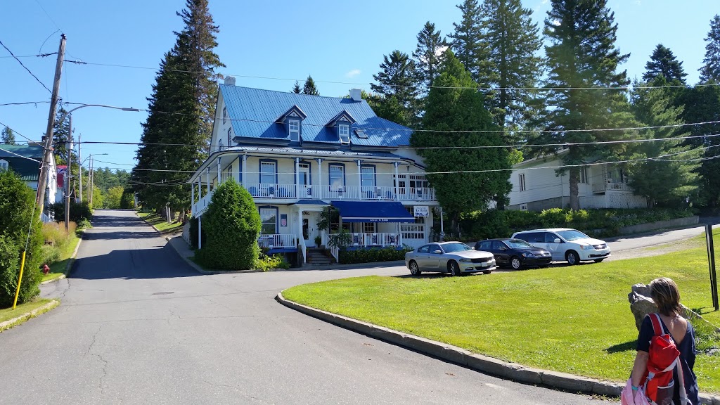 Auberge Le Bome | 720 2e Av, Grandes-Piles, QC G0X 1H0, Canada | Phone: (819) 538-2805