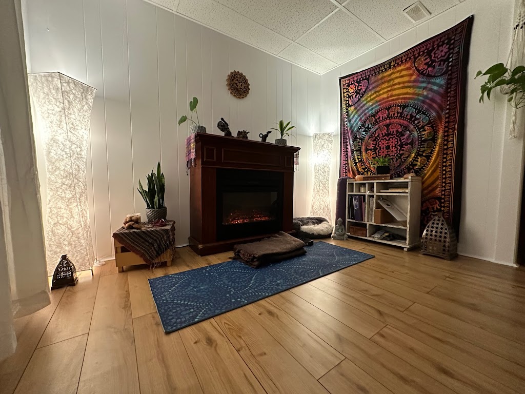 Yoga at Om | 101 Bridge St N, Hastings, ON K0L 1Y0, Canada | Phone: (705) 559-7825