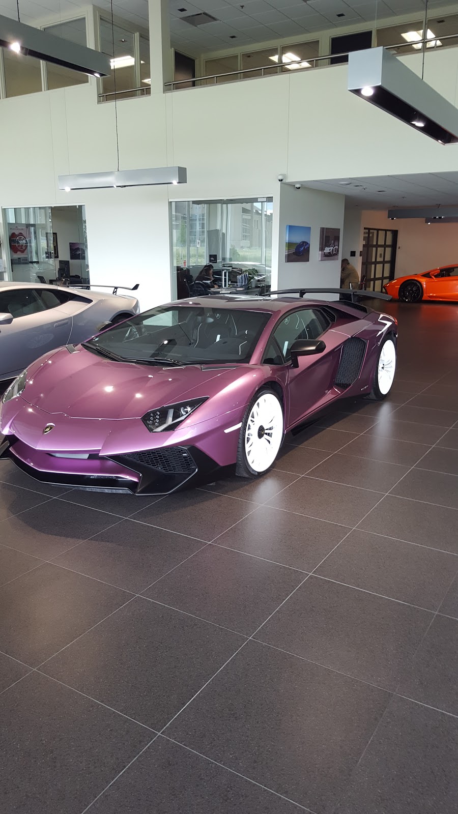 John Scotti Luxury Prestige | 16710 Route Transcanadienne, Kirkland, QC H9H 4M7, Canada | Phone: (514) 735-0555