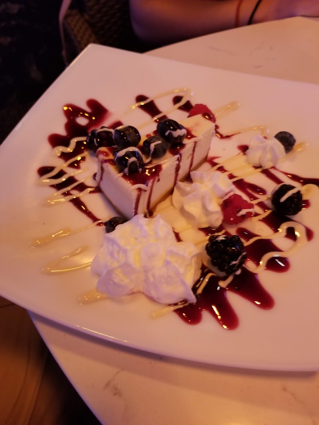 Chillz Lounge | 101 Lakeshore Mews, Barrie, ON L4M 1A6, Canada | Phone: (705) 252-9411