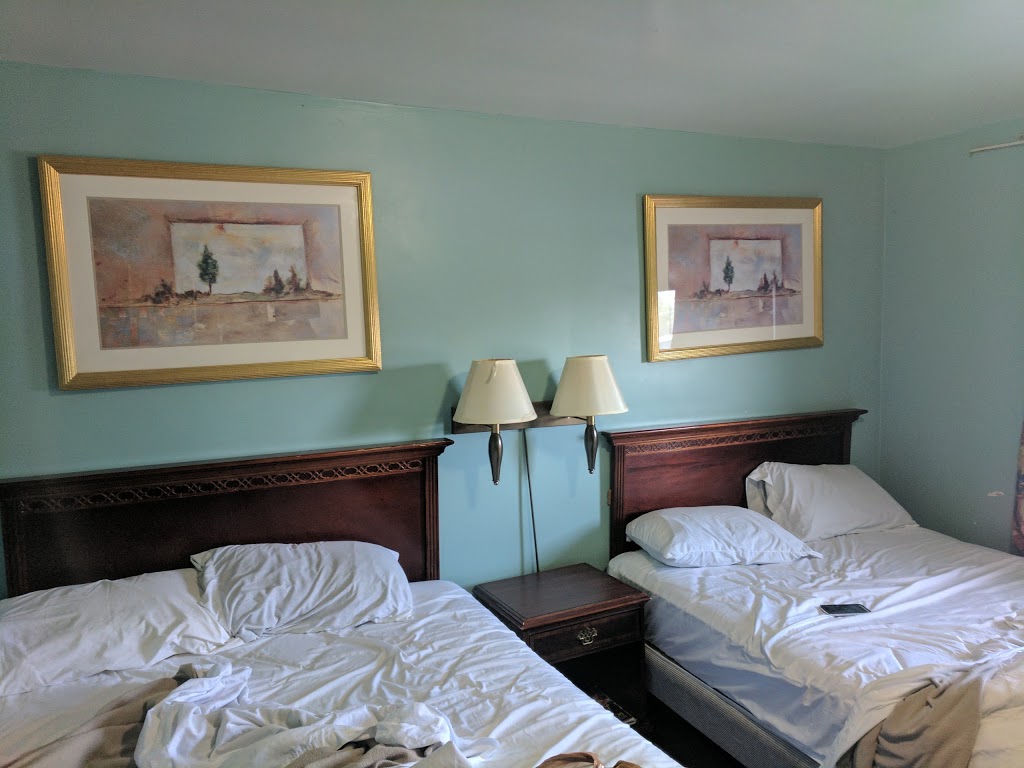 Richard Lake Motel | 2377 Crown Ridge Rd, Sudbury, ON P3E 4N1, Canada | Phone: (705) 522-2022
