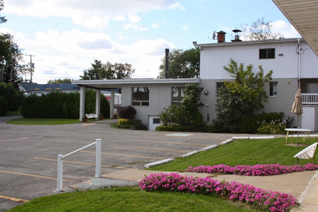Au Doc Motel | 1424 Rue Notre-Dame, Repentigny, QC J5Y 3X1, Canada | Phone: (450) 585-4211
