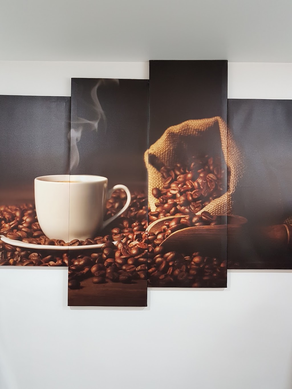 Depanneur & Cafe des Îles | 2555 Avenue du Havre des Îles, Laval, QC H7W 4R4, Canada | Phone: (450) 505-4286