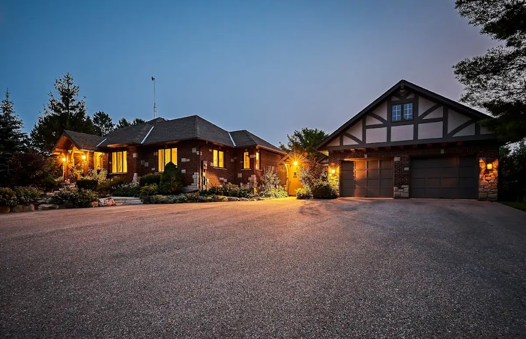Tudor Pines Bed and Breakfast | 21400 Brunon Ave, Seagrave, ON L0C 1G0, Canada | Phone: (905) 922-5526