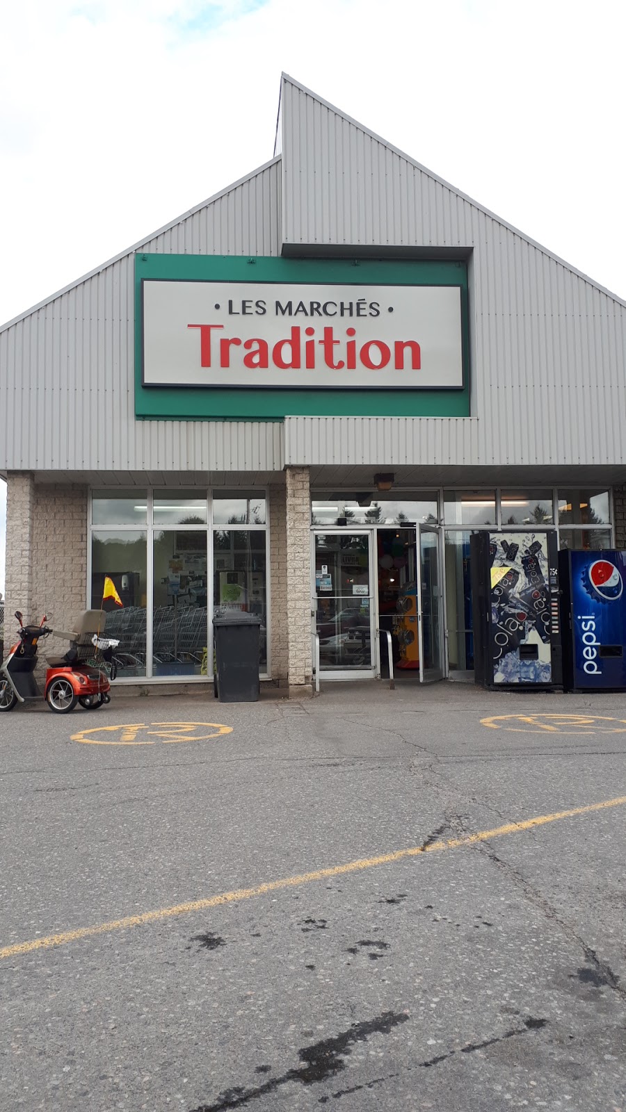 Marché Tradition - Alimentation Lac-aux-Sables inc. | 725 Rue Principale, Lac-aux-Sables, QC G0X 1M0, Canada | Phone: (418) 336-2148