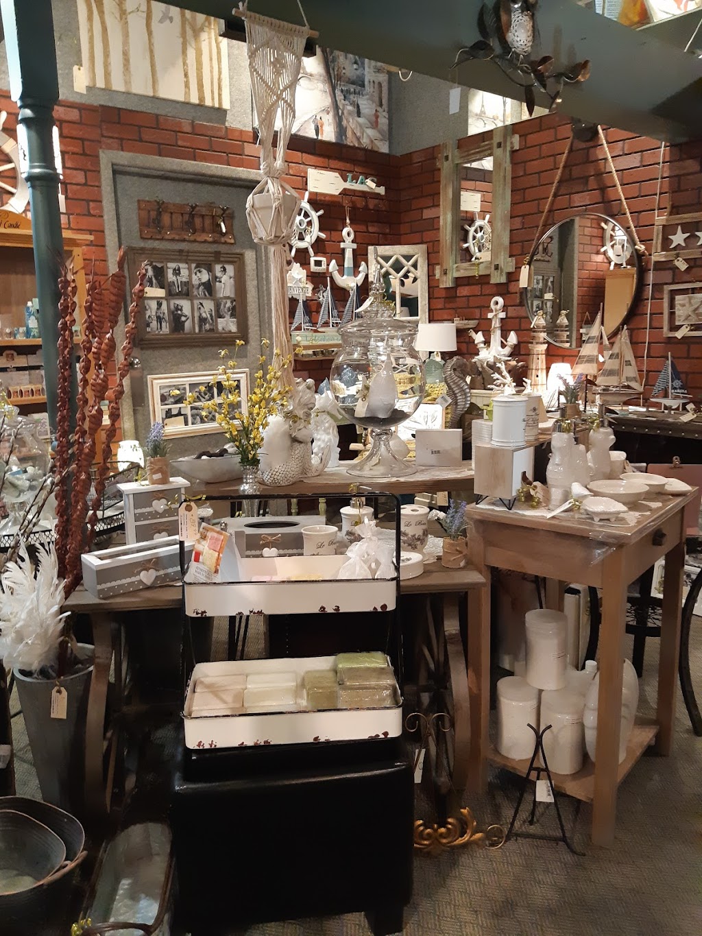 Cadeaux Chez Guy | 667 5e rue de la Pointe, Shawinigan, QC G9N 1E7, Canada | Phone: (819) 536-7908