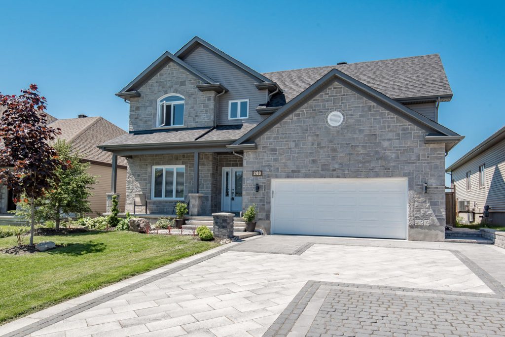 Anna Tran | Ottawa Real Estate Broker | REMAX | 2316 St Joseph Blvd, Orléans, ON K1C 1E8, Canada | Phone: (613) 818-2409