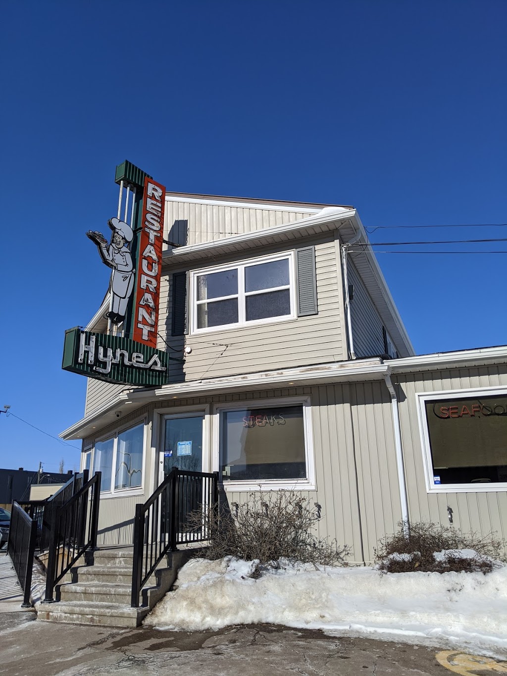 Hynes Restaurant | 495 Mountain Rd, Moncton, NB E1C 2N4, Canada | Phone: (506) 382-3432