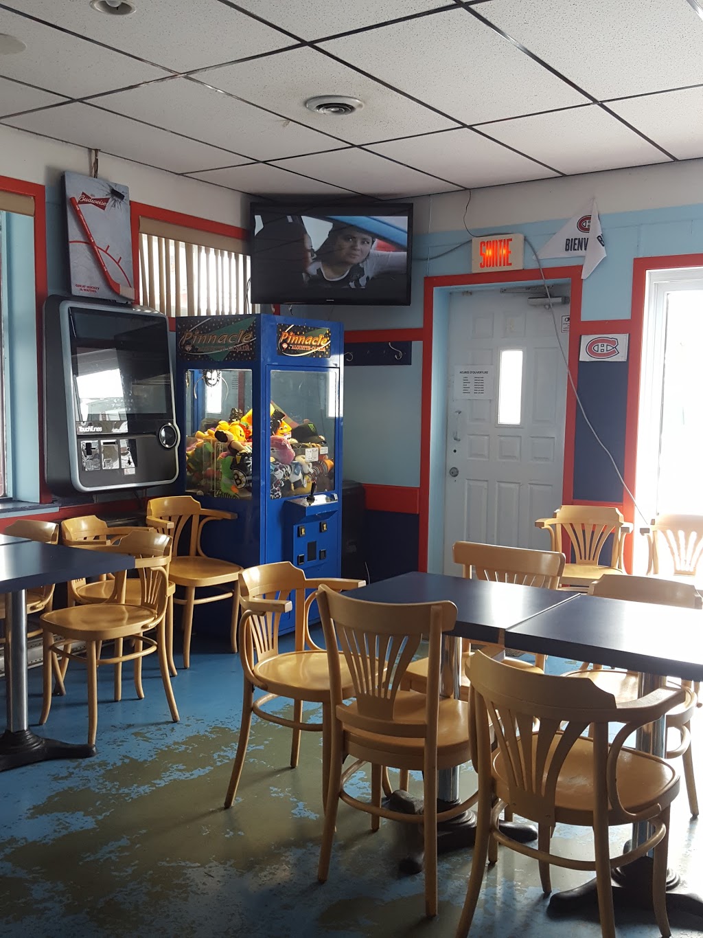 Bistro Douville Inc | 820, av Chambly, Saint-Hyacinthe, QC J2S 6V7, Canada | Phone: (450) 773-9169