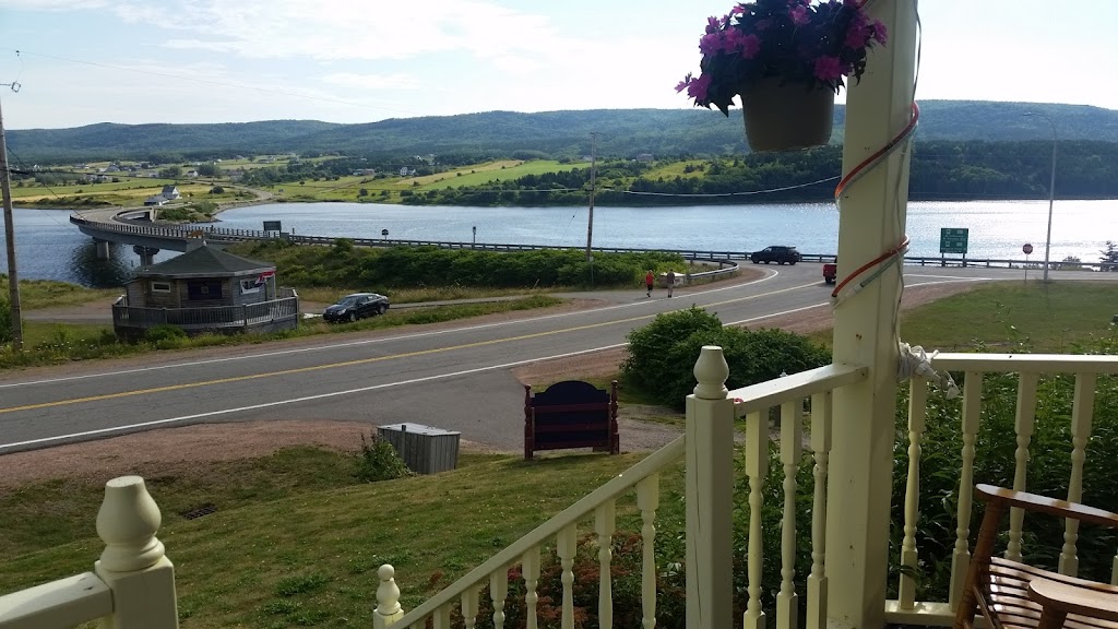 Margaree Harbour View Inn | 4018 Shore Rd, Margaree Harbour, NS B0E 2B0, Canada | Phone: (902) 235-2314