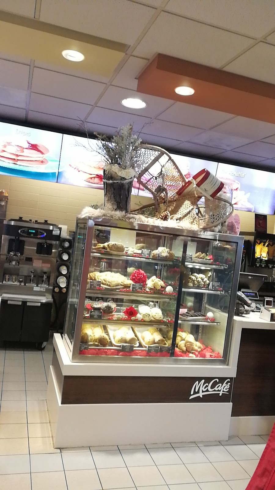 McDonalds | 370 Boulevard Harwood, Vaudreuil-Dorion, QC J7V 7H4, Canada | Phone: (450) 455-3353