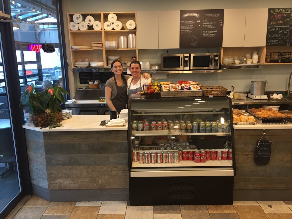 Watts East Beach Cafe | 15611 Marine Dr, White Rock, BC V4B 1E1, Canada | Phone: (604) 538-5640