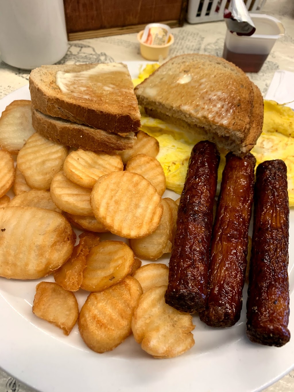The Crossroads Family Restaurant | 48 Ottawa St W, Havelock, ON K0L 1Z0, Canada | Phone: (705) 778-7100