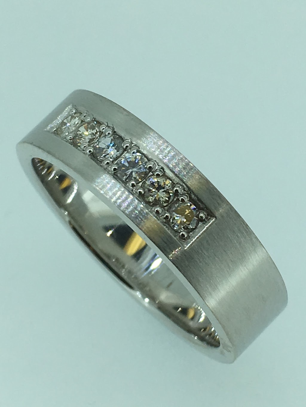 Golden Touch Jewellery 1978 Ltd. | 4645 Macleod Trail SW, Calgary, AB T2G 0A6, Canada | Phone: (403) 243-7476