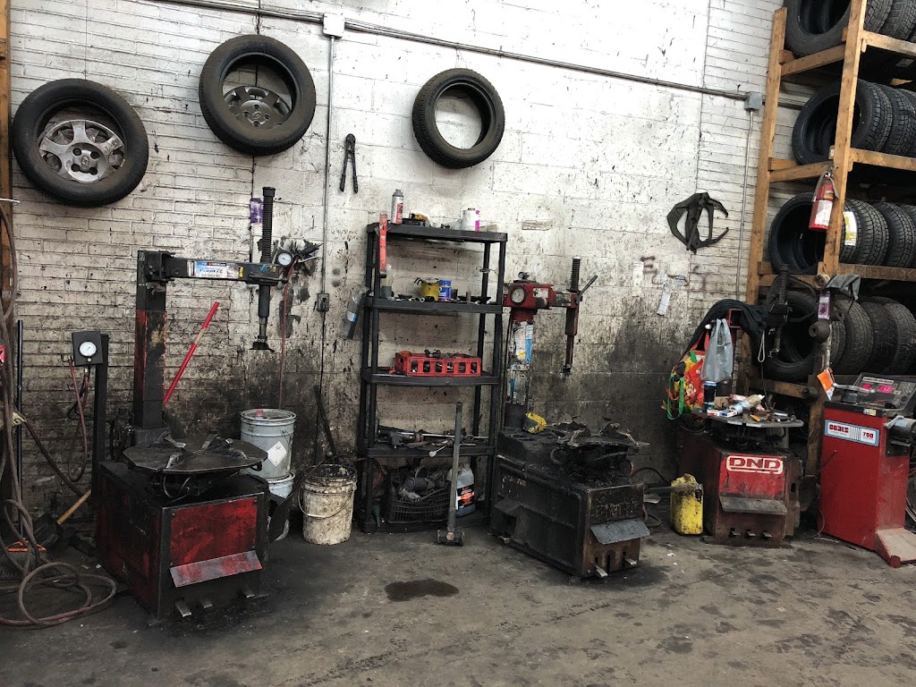 Europneus Centre de Pneus | 10766 Av. Jean-Meunier, Montréal-Nord, QC H1G 4S4, Canada | Phone: (514) 327-6720