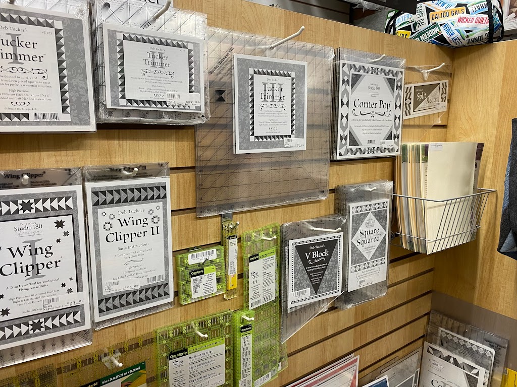 Dragons Heart Quilt Shop | 656 Main St, Pincher Creek, AB T0K 1W0, Canada | Phone: (403) 904-4040