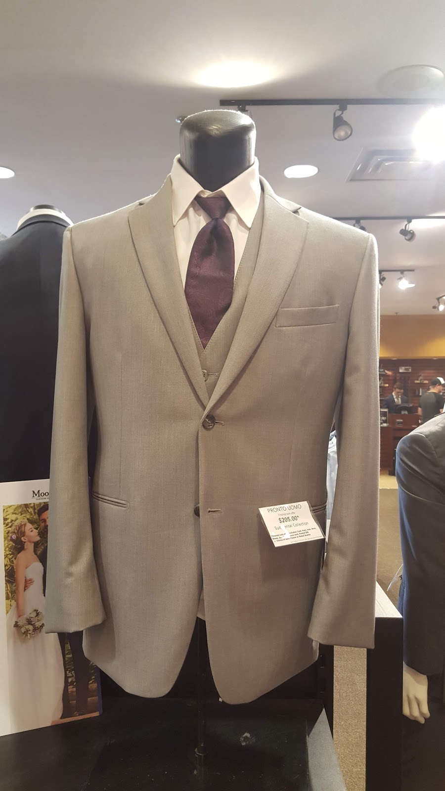 Moores Clothing for Men | 500 Fairway Rd S, Kitchener, ON N2C 1X3, Canada | Phone: (519) 893-1241