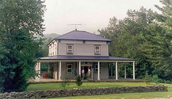 Outdoor Lodge Glen Sutton | 1351 Chemin de la Vallée-Missisquoi, Sutton, QC J0E 2K0, Canada | Phone: (450) 538-5816