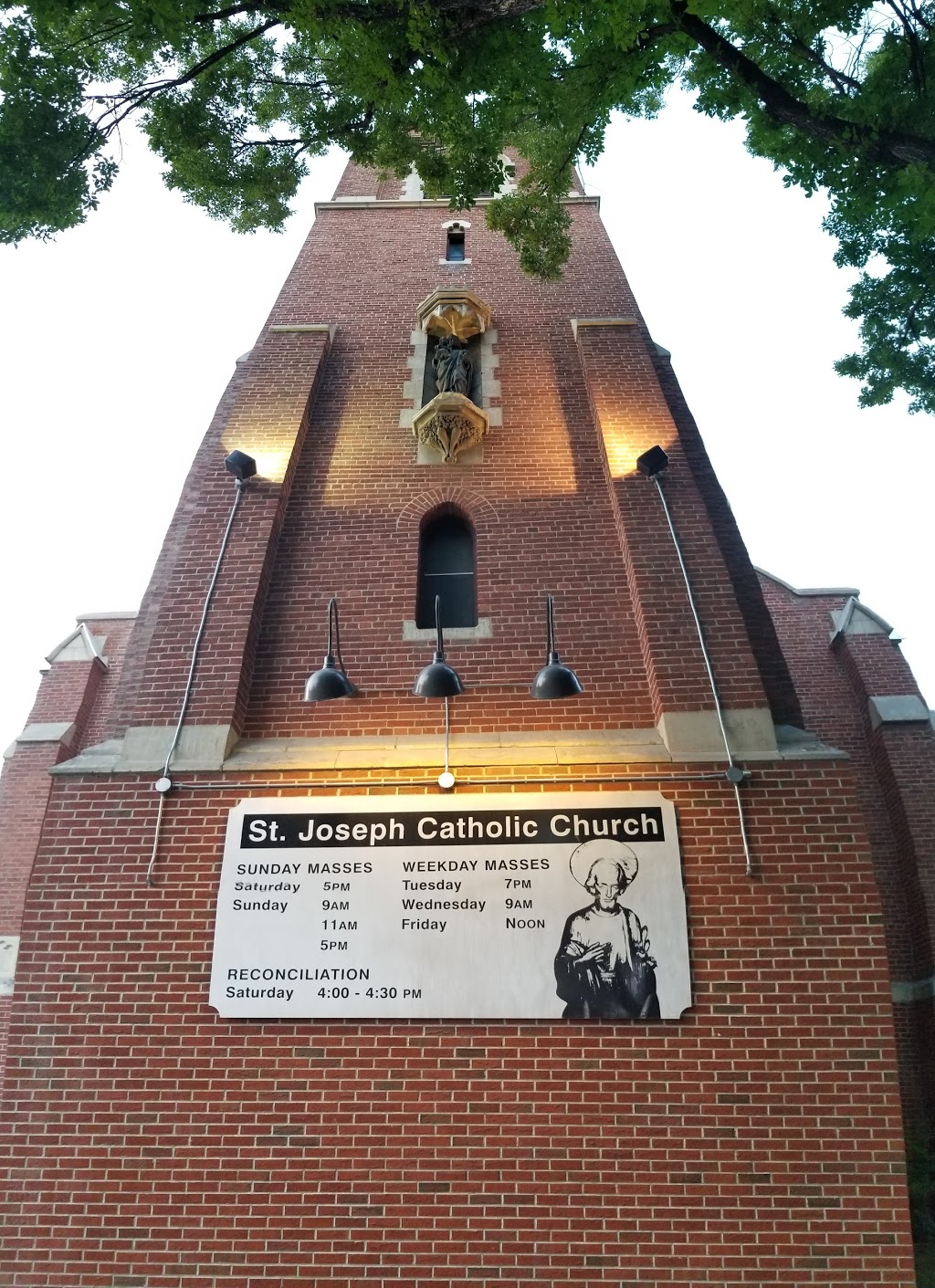 St. Joseph Catholic Church | 640 19 Ave NW, Calgary, AB T2M 0Y8, Canada | Phone: (403) 289-2591