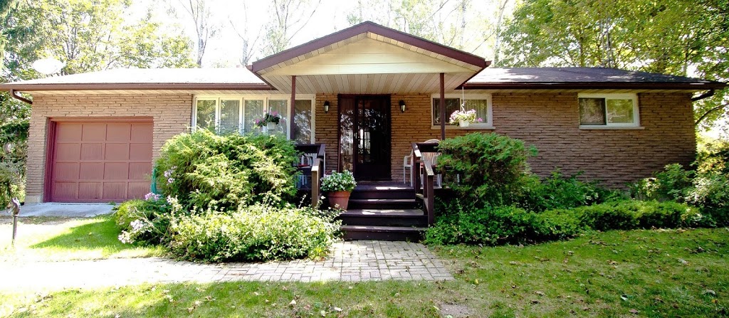 Willow Creek Country Inn | 75486 Bluewater Hwy, Bayfield, ON N0M 1G0, Canada | Phone: (519) 565-2979
