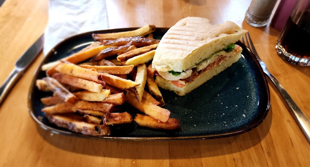 The Clove Hitch Bar & Bistro | 8790 Nova Scotia Trunk 19, Port Hood, NS B0E 2W0, Canada | Phone: (902) 787-3035